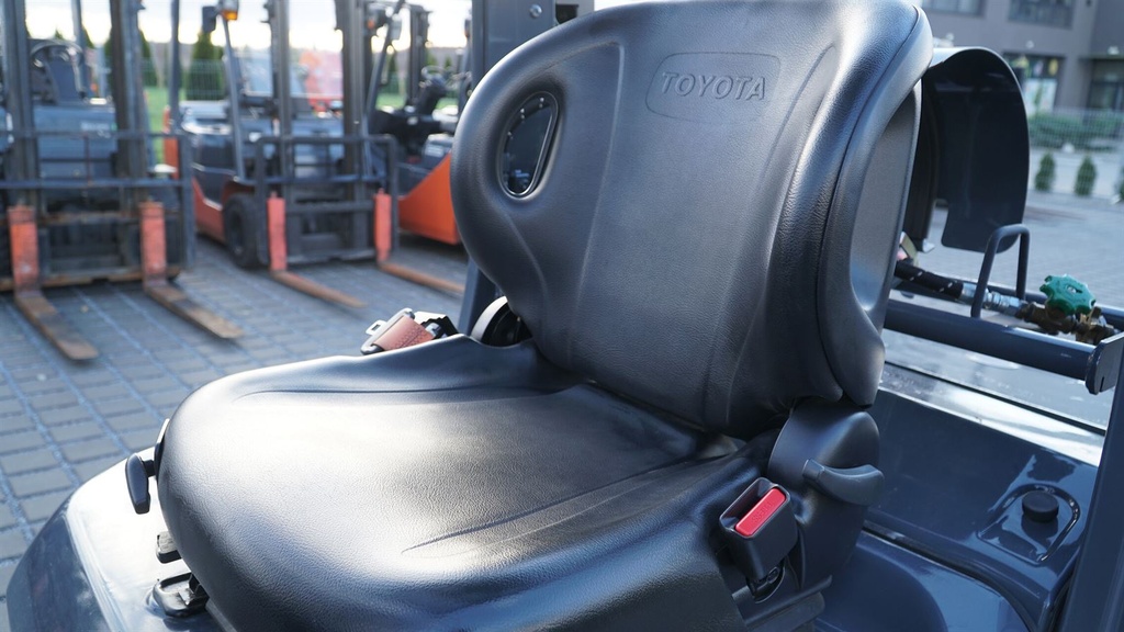 Used forklift Toyota 02-8FGL20