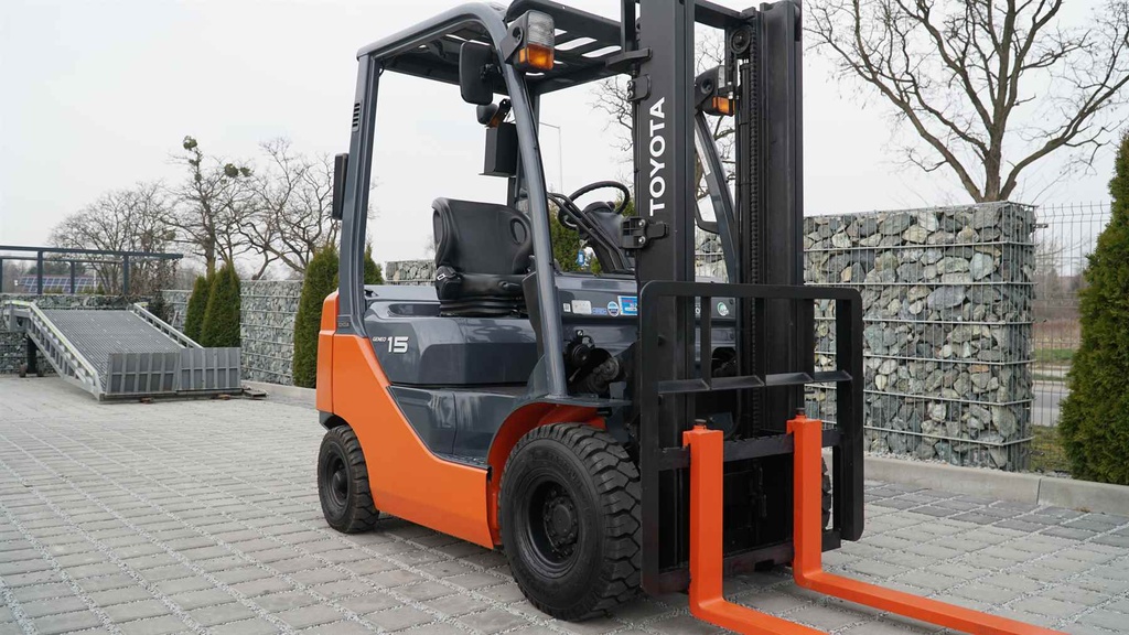 Used forklift Toyota 02-8FGL15 /#267/