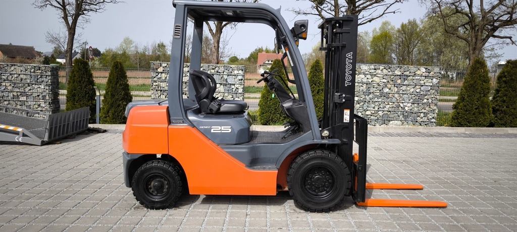 Wózek Widłowy Używany Toyota 02-8FG25 /#7/